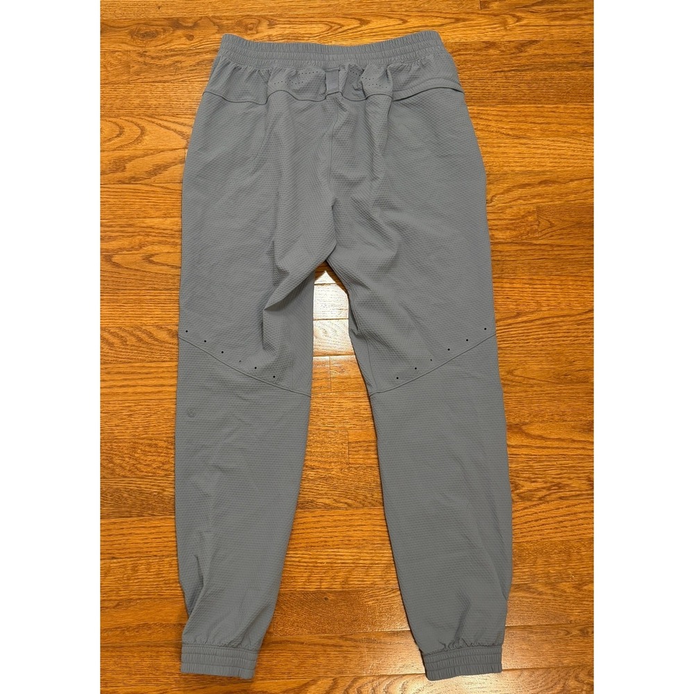 Lululemon License to Train Joggers Mens Small 29" Textured Gray Athletic LM5BFGS
